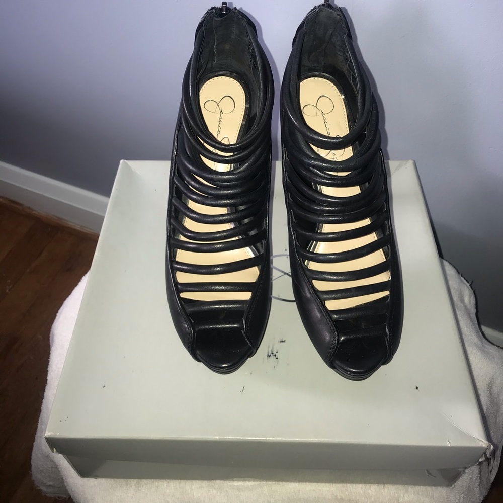 Never worn - Picture 2 of 3